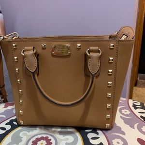 Michael Kor’s Cross body purse